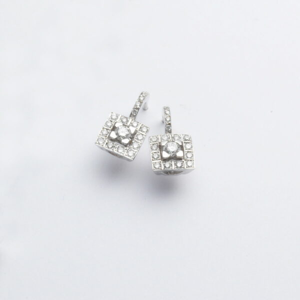 Orecchini Oro Bianco 18KT <br> Diamante centrale, Diamanti