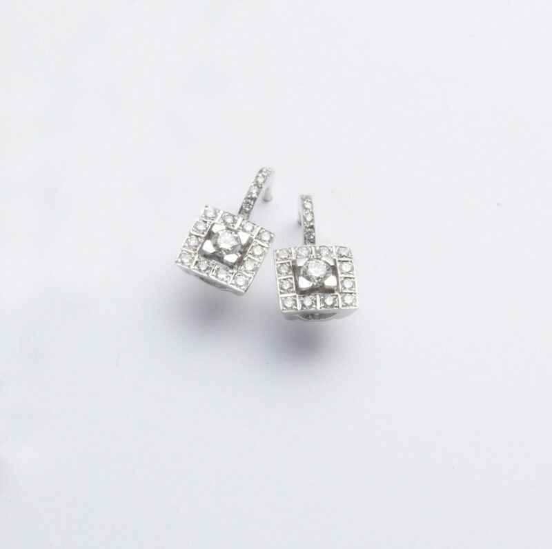 Orecchini Oro Bianco 18KT <br> Diamante centrale, Diamanti