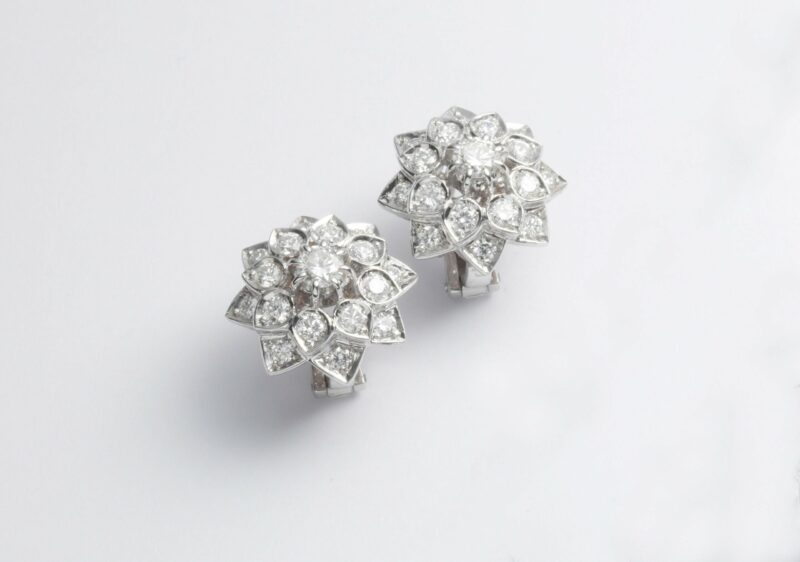Orecchini Oro Bianco 18KT <br> Diamante centrale, Diamanti