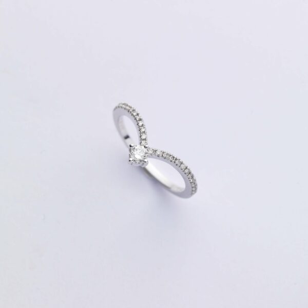 Anello Oro Bianco 18KT <br> Diamante centrale
