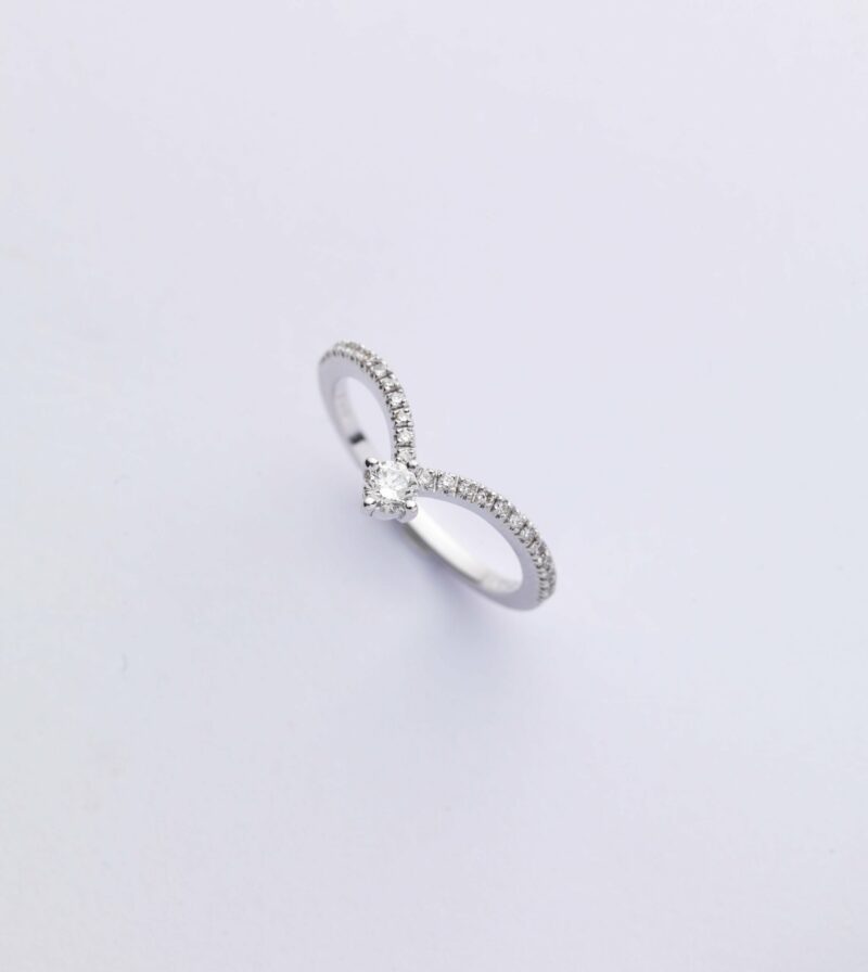 Anello Oro Bianco 18KT <br> Diamante centrale