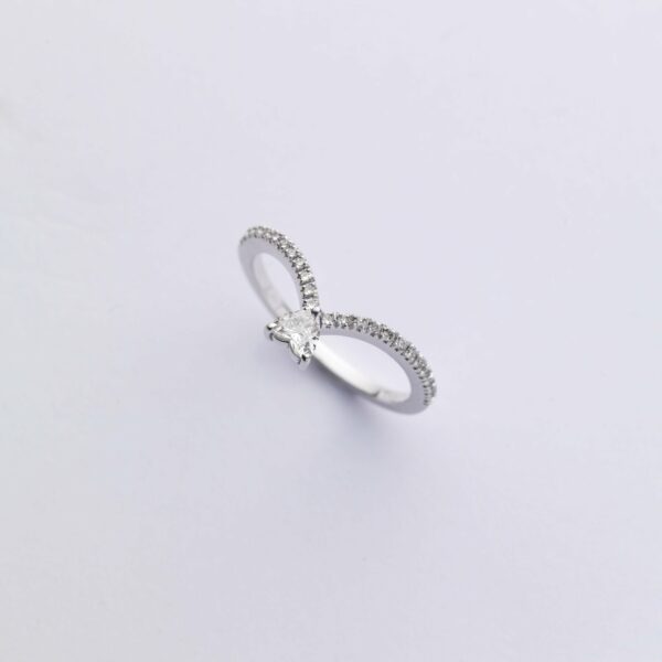 Anello Oro Bianco 18KT <br> Diamante a Cuore