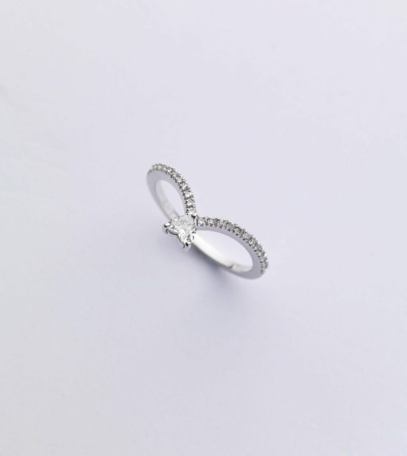Anello Oro Bianco 18KT <br> Diamante a Cuore