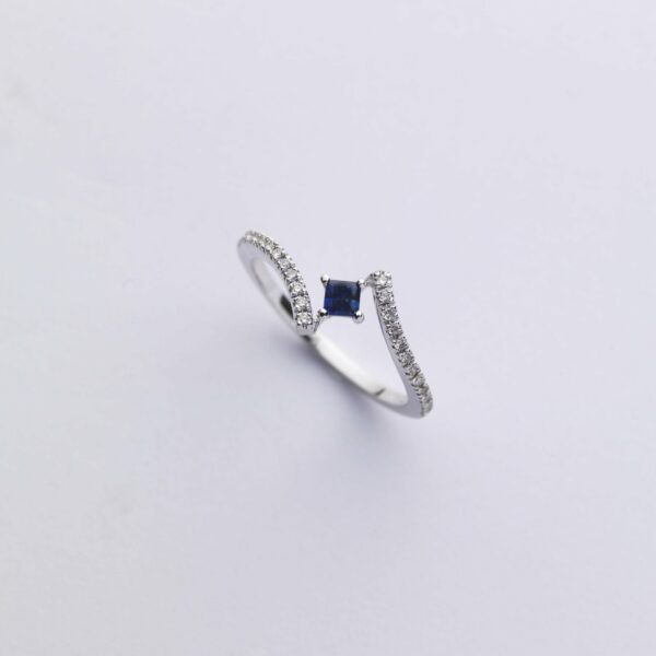 Anello Oro Bianco 18KT <br> Zaffiro, Diamanti