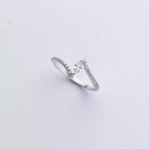 Anello Oro Bianco 18KT <br> Diamante Navette, Diamanti