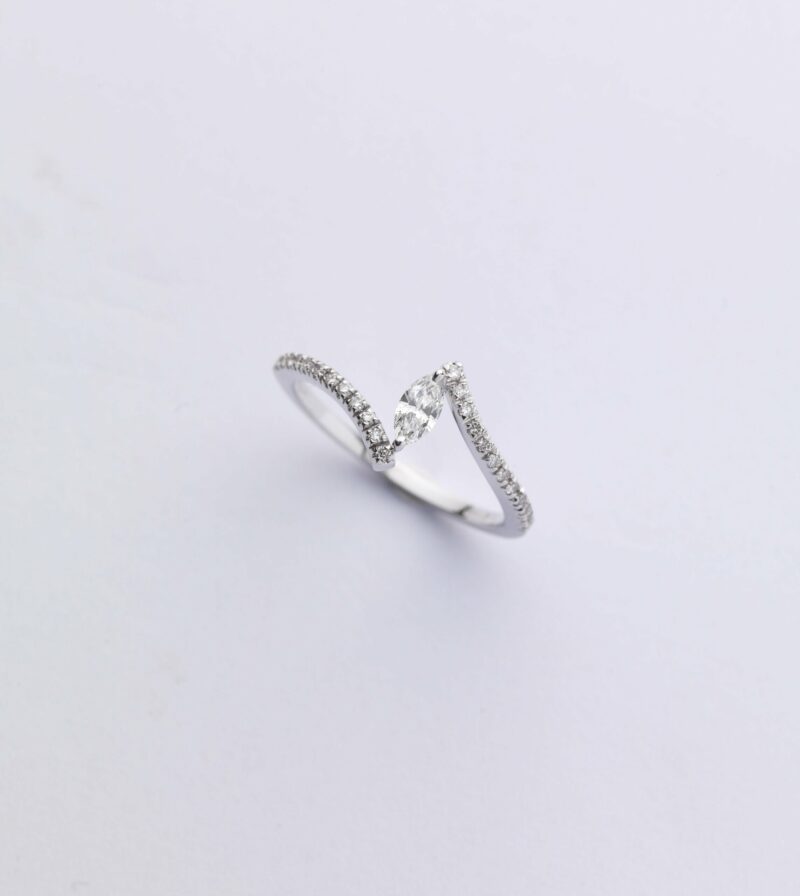 Anello Oro Bianco 18KT <br> Diamante Navette, Diamanti