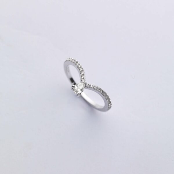 Anello Oro Bianco 18KT <br> Diamante taglio Goccia, Diamanti