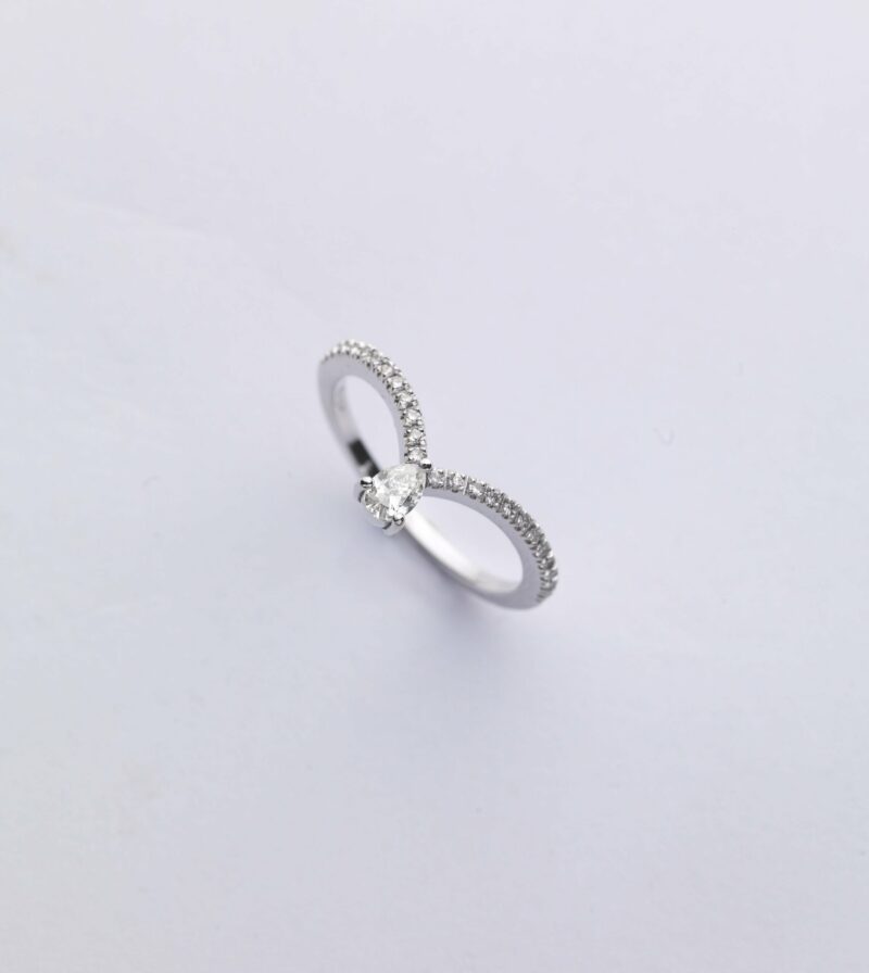 Anello Oro Bianco 18KT <br> Diamante taglio Goccia, Diamanti