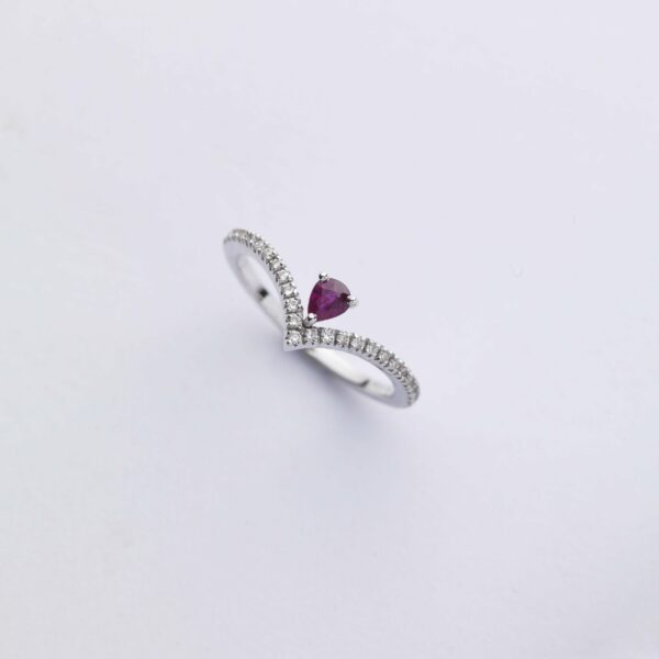 Anello Oro Bianco 18KT <br> Rubino a Goccia, Diamanti