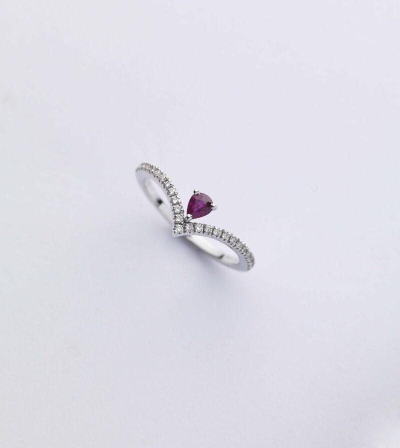 Anello Oro Bianco 18KT <br> Rubino a Goccia, Diamanti