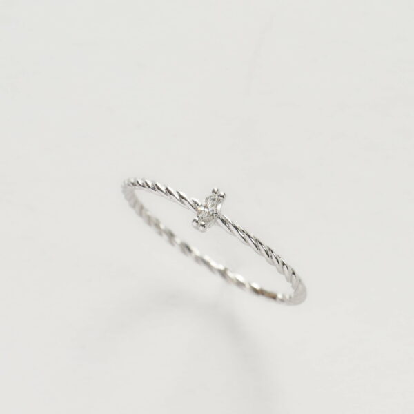 Anello Oro Bianco 18KT <br> Diamante taglio Navette