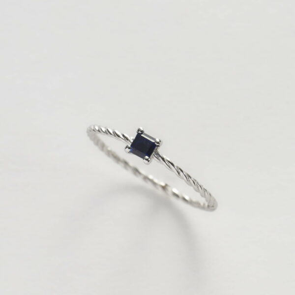 Anello Oro Bianco 18KT <br> Zaffiro