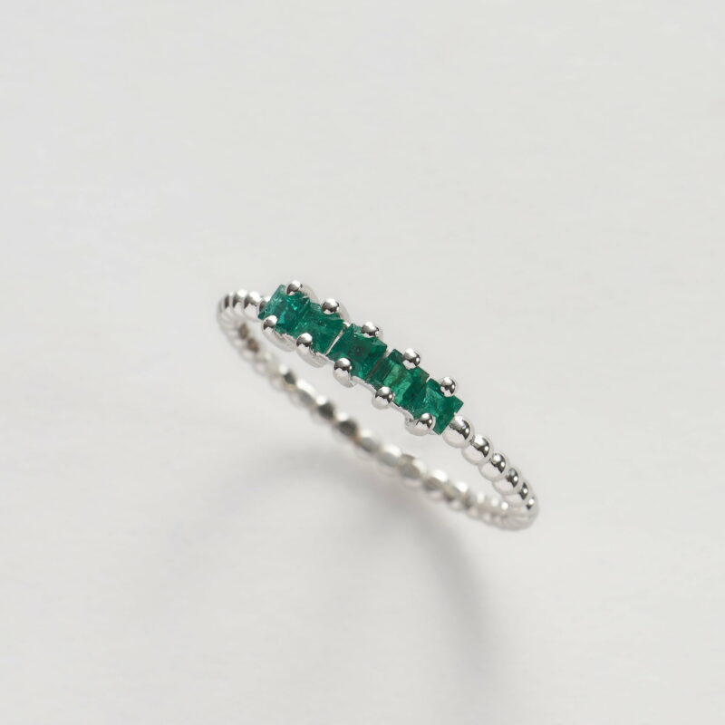 Anello Oro Bianco 18KT <br> Smeraldi taglio Carrè