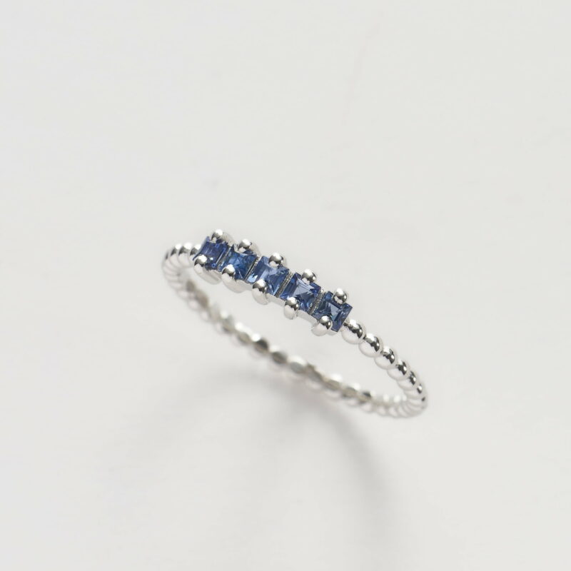 Anello Oro Bianco 18KT <br> Zaffiri taglio Carrè