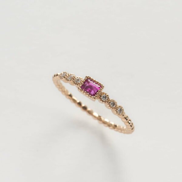 Anello Oro Rosa 18KT <br> Rubino taglio Baguette, Diamanti