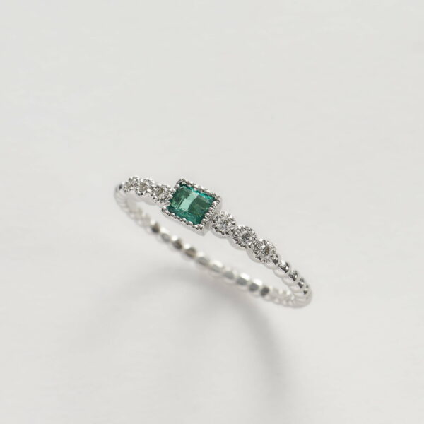 Anello Oro Bianco 18KT <br> Smeraldo taglio Baguette, Diamanti
