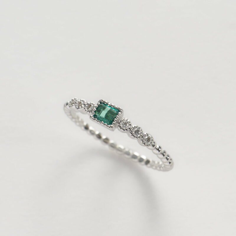 Anello Oro Bianco 18KT <br> Smeraldo taglio Baguette, Diamanti